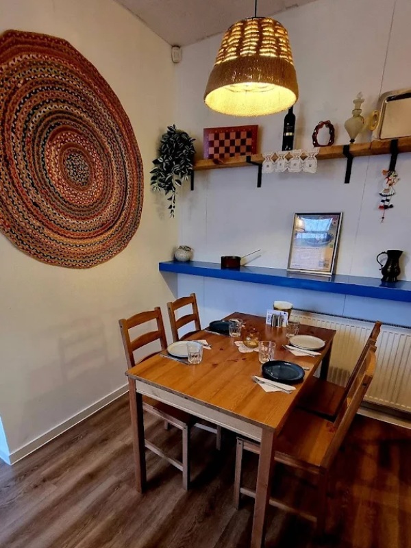 Artisan Greek Kitchen Livingston interior